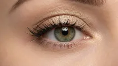 Wie man die Augen ohne sichtbaren Strich betont: eine Anleitung für die Interlash-Eyeliner-Technik. Perfektes Alltags-Make-up in 3 Minuten!