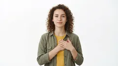 Laut Psychologie verbergen Menschen, die immer freundlich zu allen sind, oft eine tiefe emotionale Erschöpfung, die nur wenige Menschen bemerken.