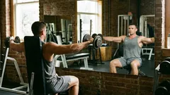 Übungen für die Schultern: 5 Fehler, die zu Verspannungen im Nacken führen (und wie man sie behebt)